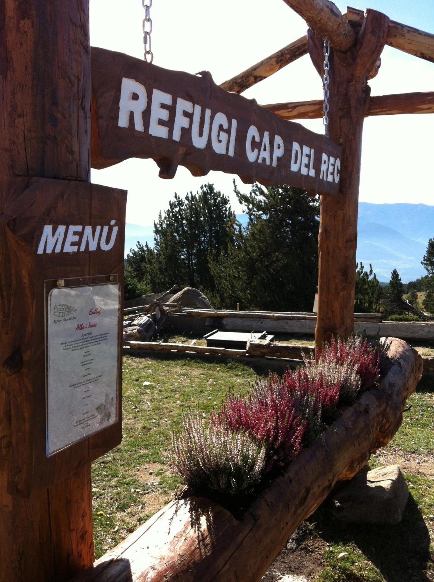 Refugi Cap Del Rec Hostel Lles Kültér fotó